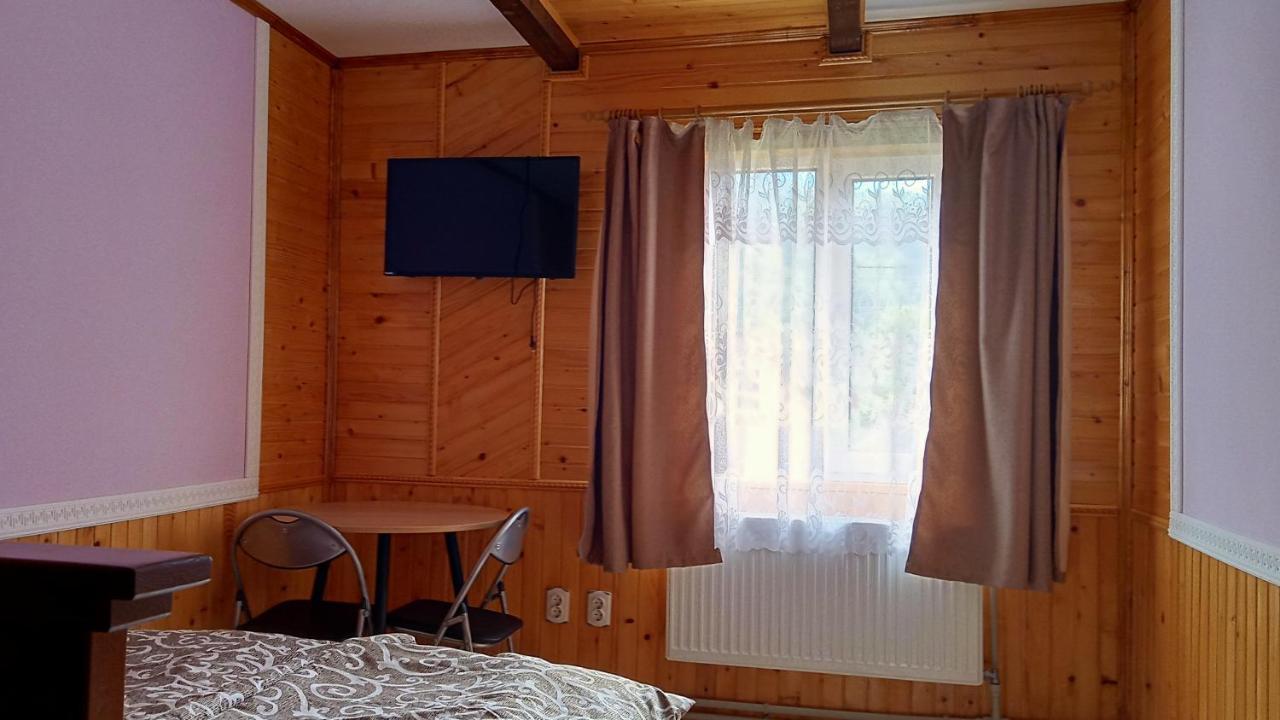 Номер з двоспальним ліжком розміру "king-size"