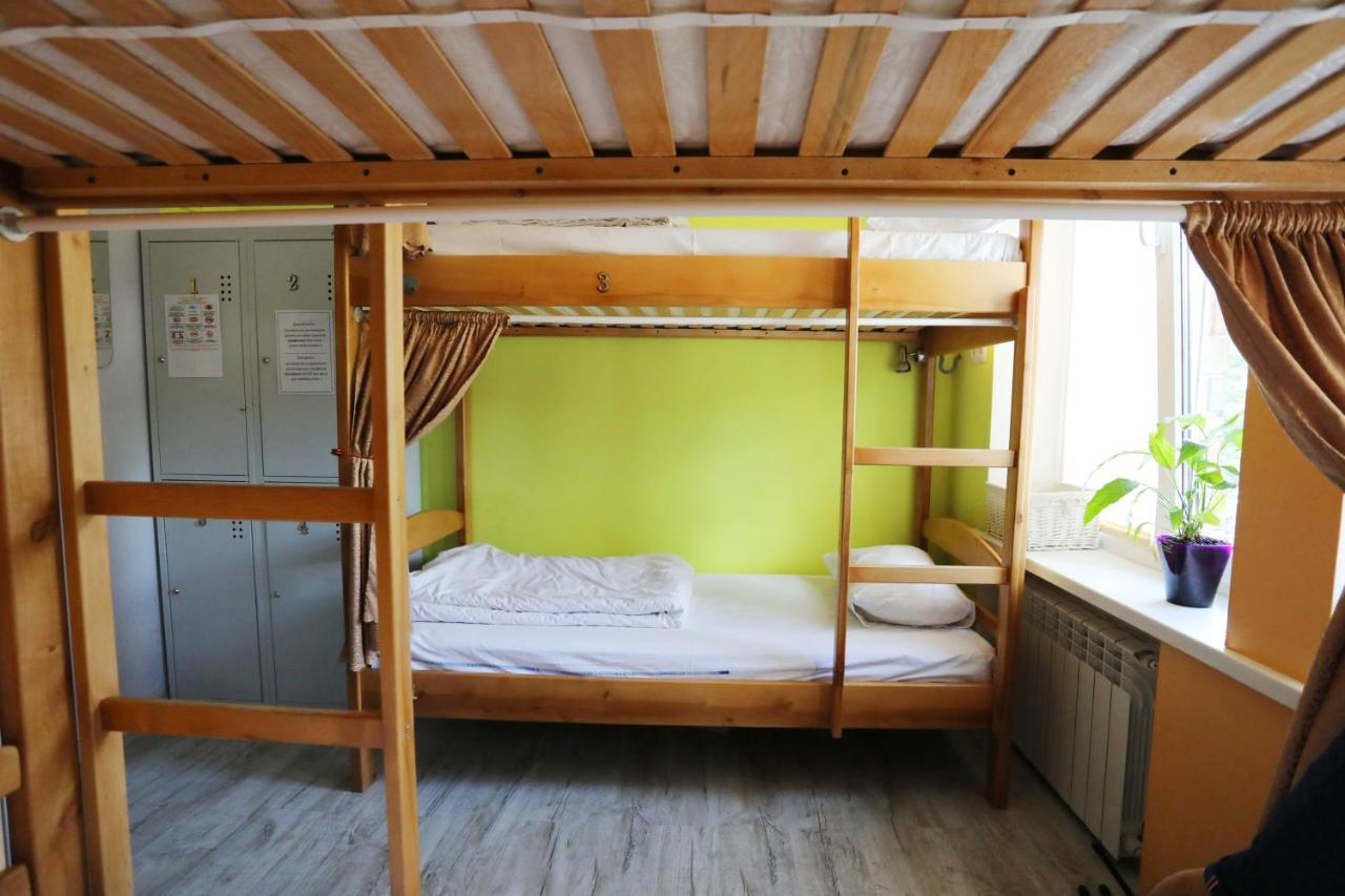 Litera en habitación compartida femenina de 4 camas
