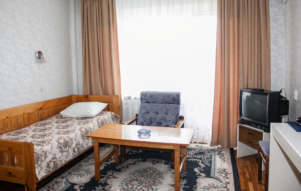Single Bed in Dormitory Room,1588479456:JPEG