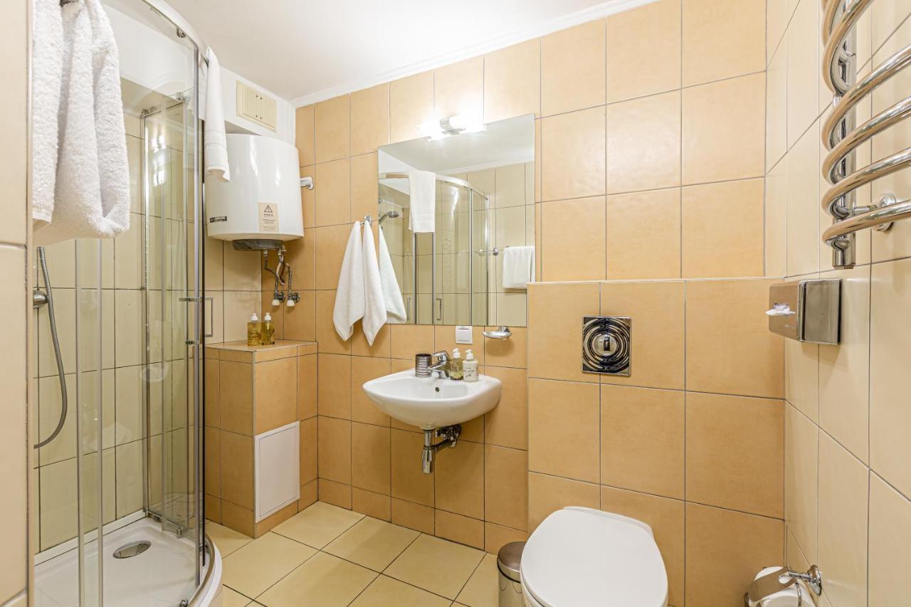 Standaard Tweepersoonskamer met 1 of 2 Bedden in de Kelder