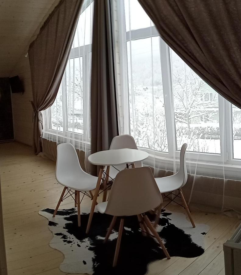 Номер-студіо з видом на гори