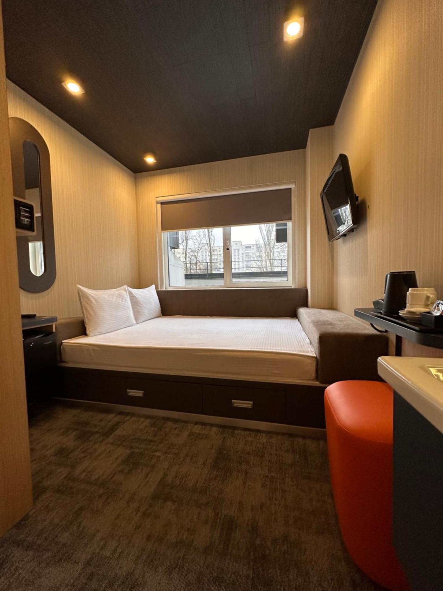 Standard Queen Room