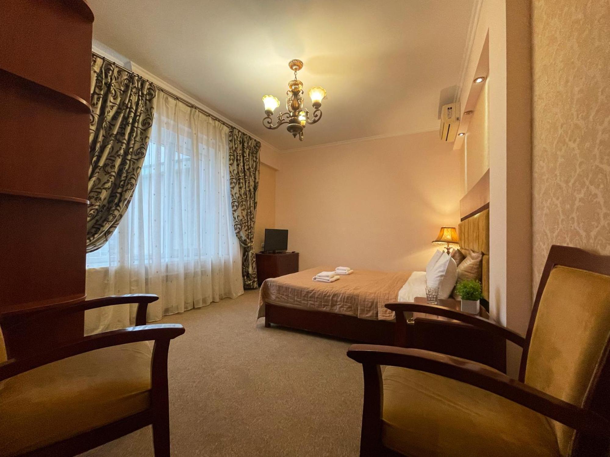 Deluxe Double Room Shower