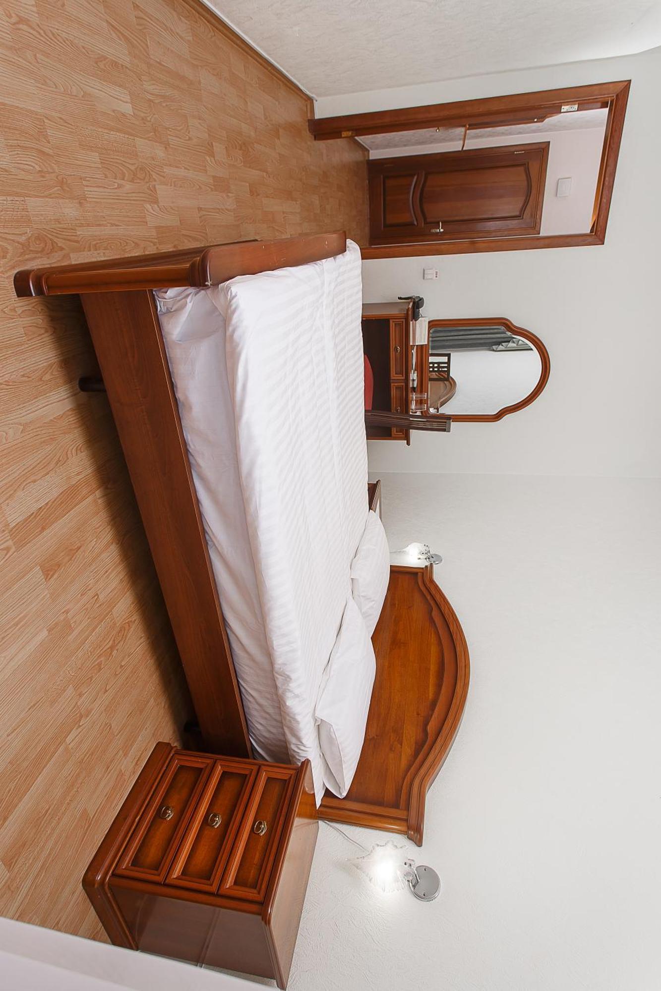 Classic Twin Room