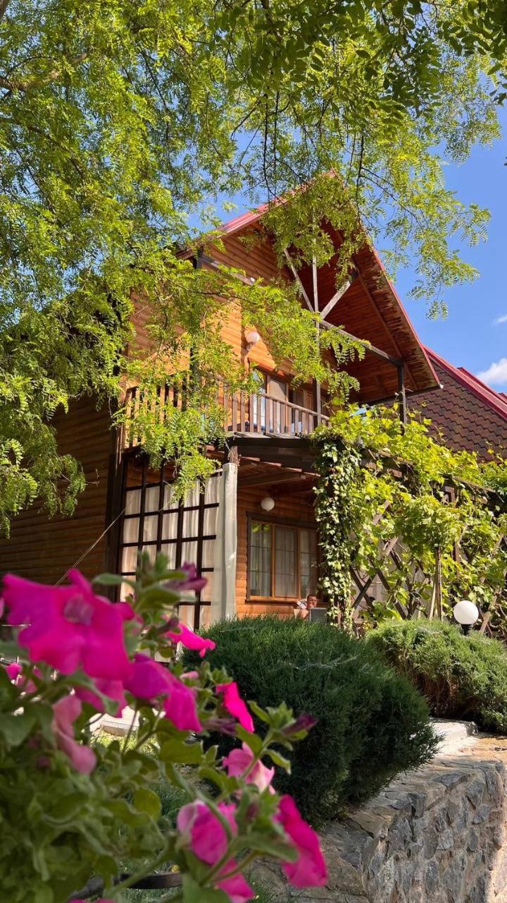 Сімейний номер з видом на озеро