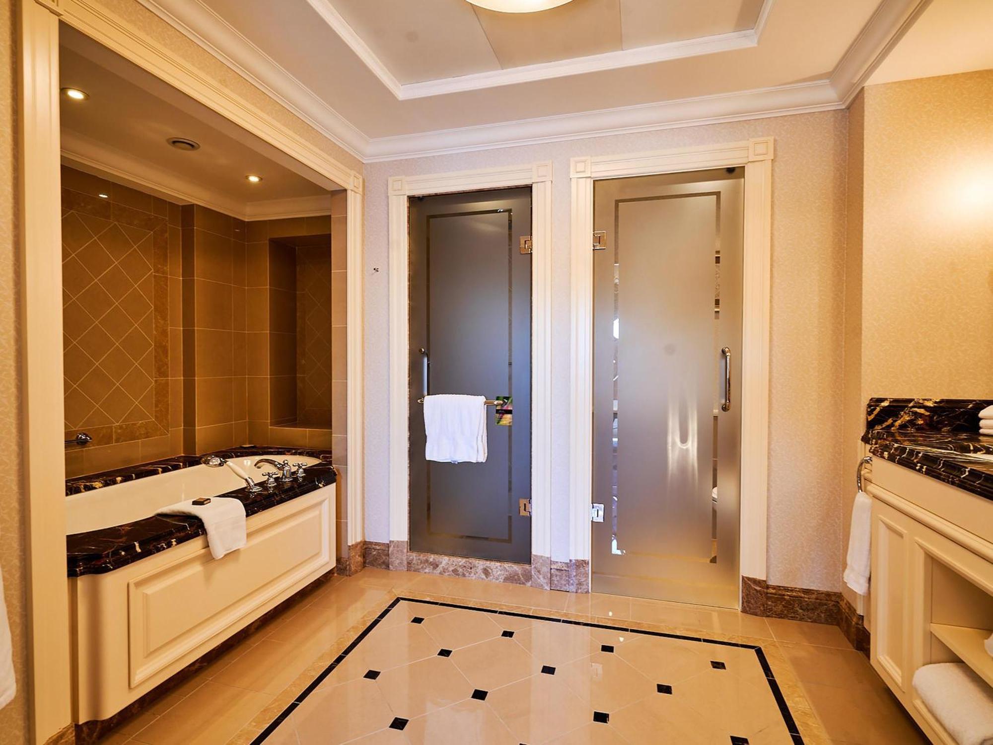 One Bedroom Fairmont Gold Suite with Two Queen Beds