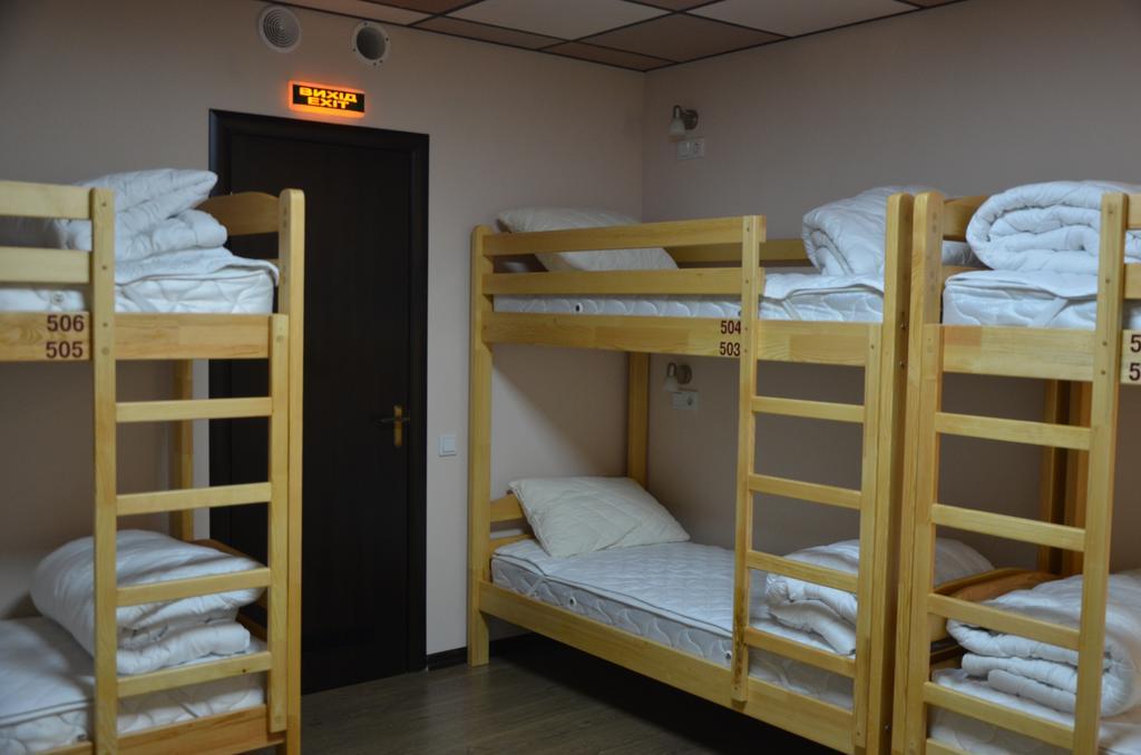 Bed in een Gemengde Slaapzaal met 6 Bedden