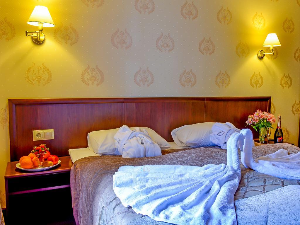 Suite with Balcony and Spa Access,174624822:JPEG