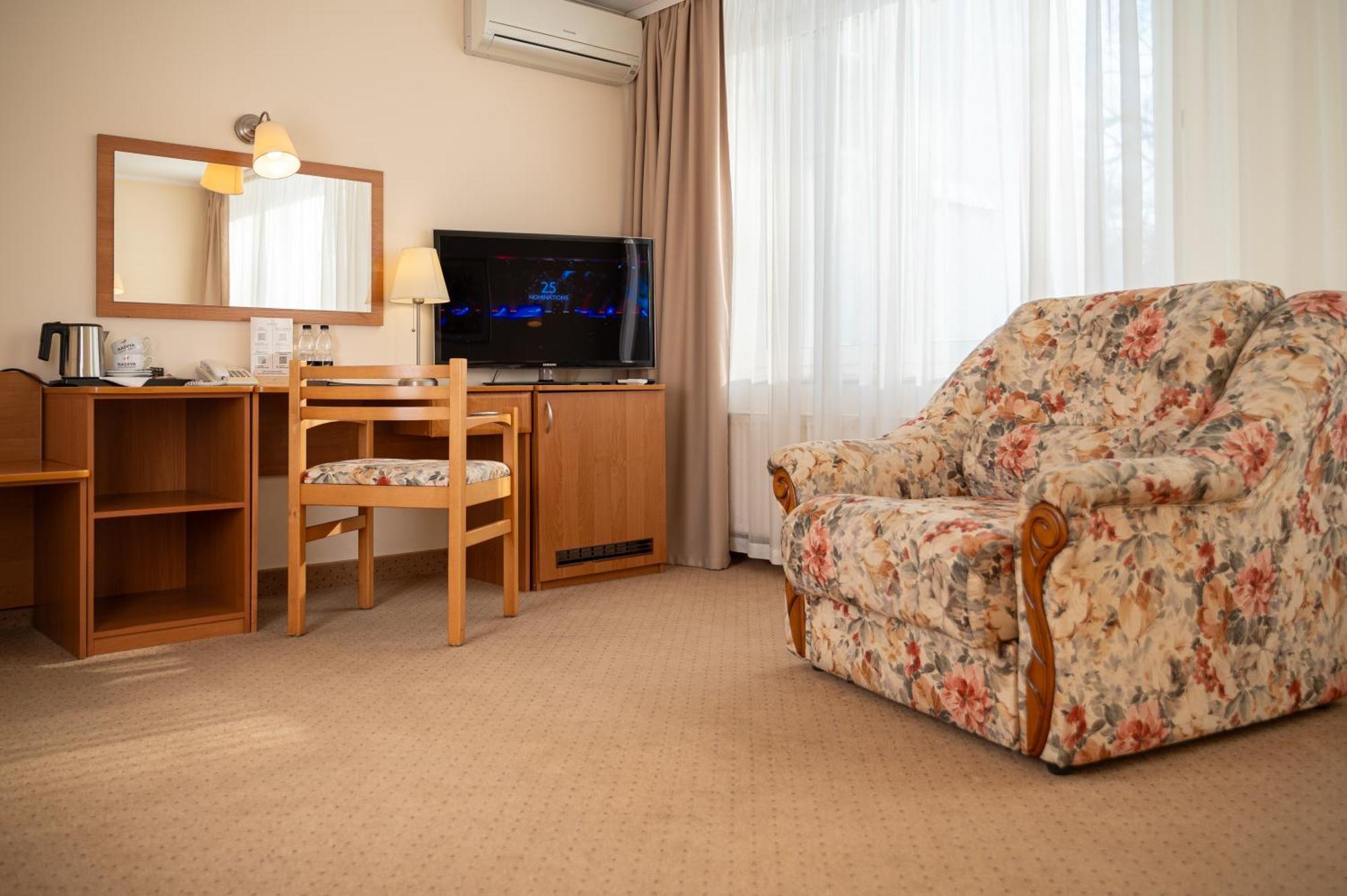 Family Room,1746895774:JPEG
