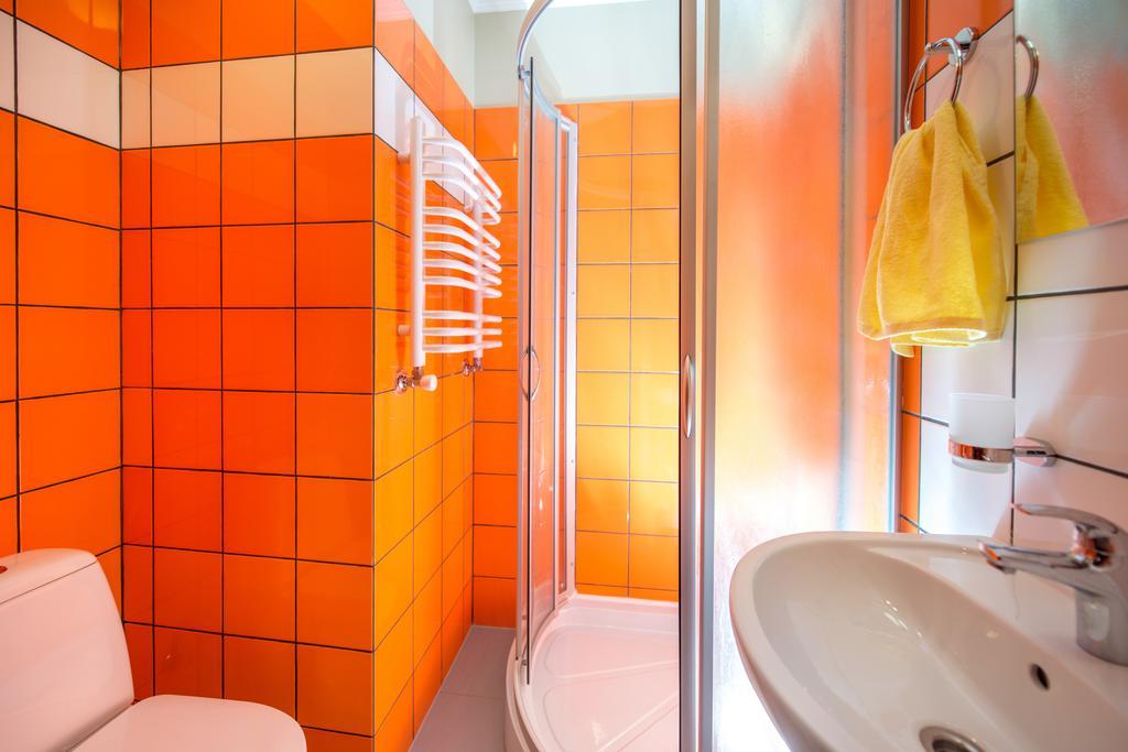 Double Room with Private External Bathroom,224249258:JPEG