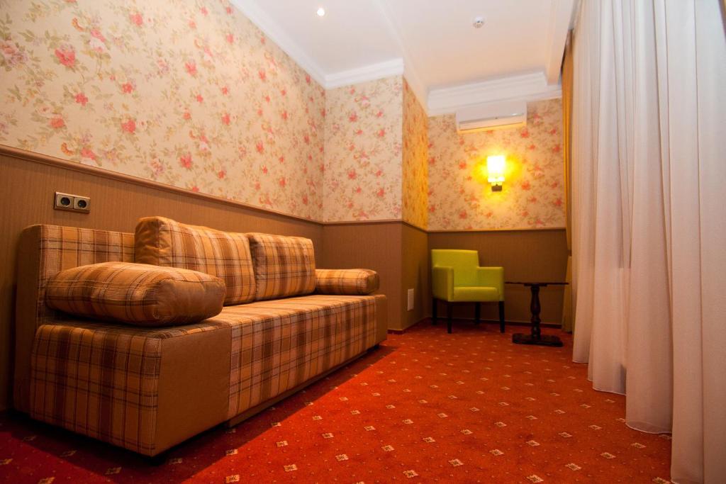 Family Room,26065451:JPEG