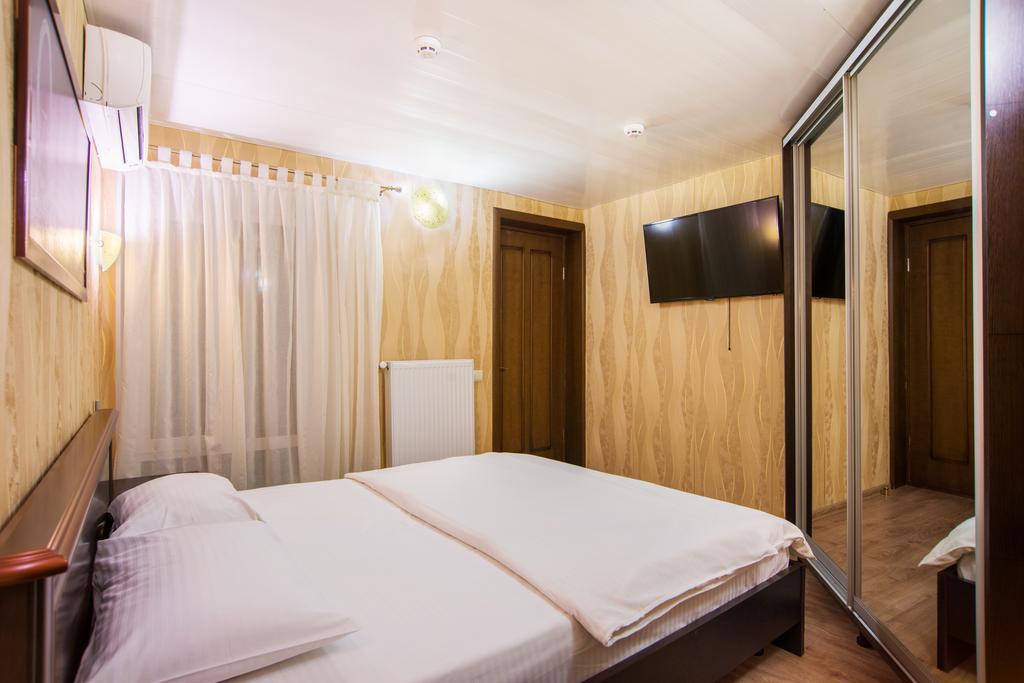 Superior One-Bedroom Apartment (2 Adults)