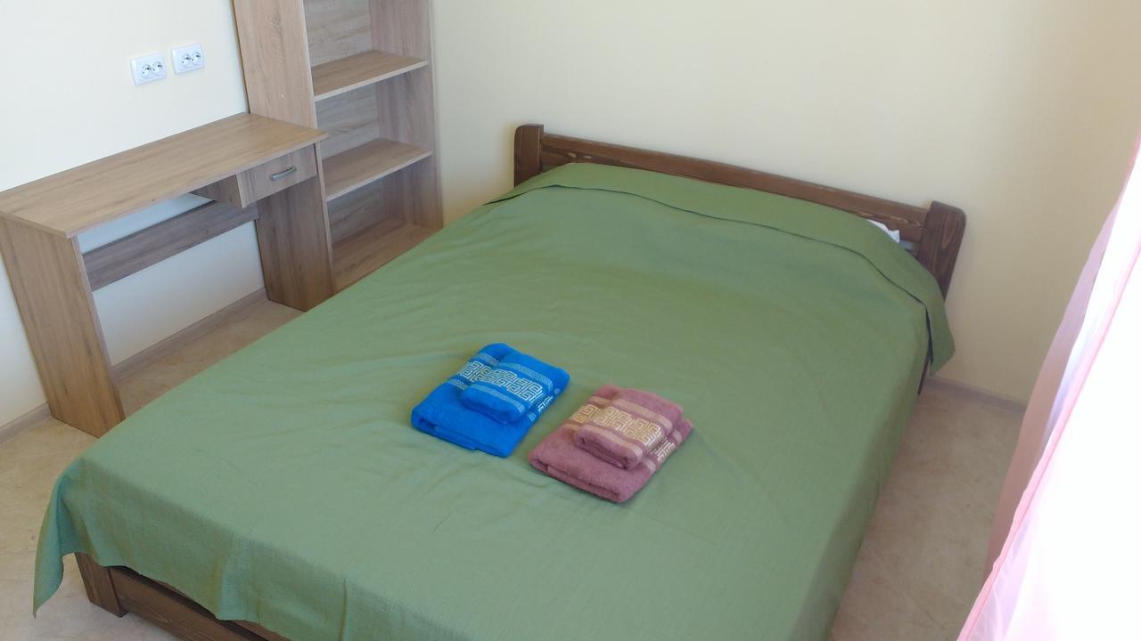 Apartment With Shared Bathroom