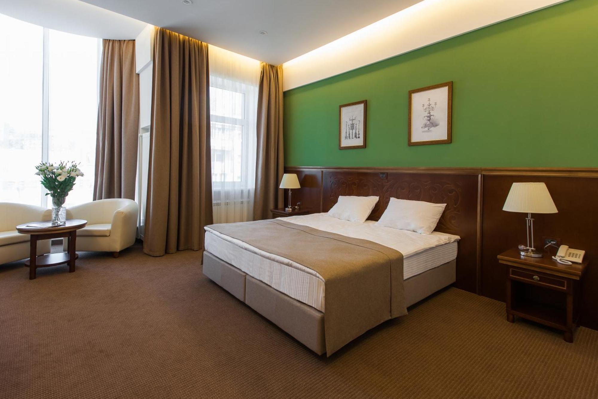 Deluxe Double or Twin Room with City View