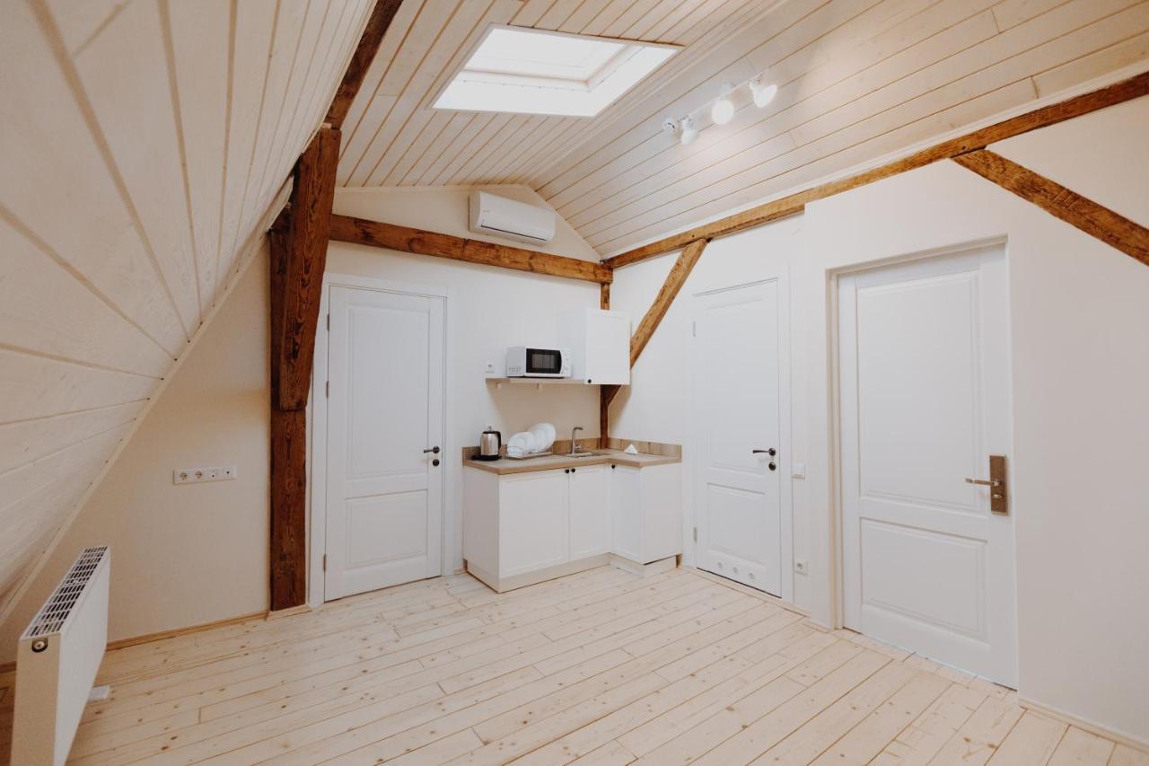 Family Room,761410510:JPEG