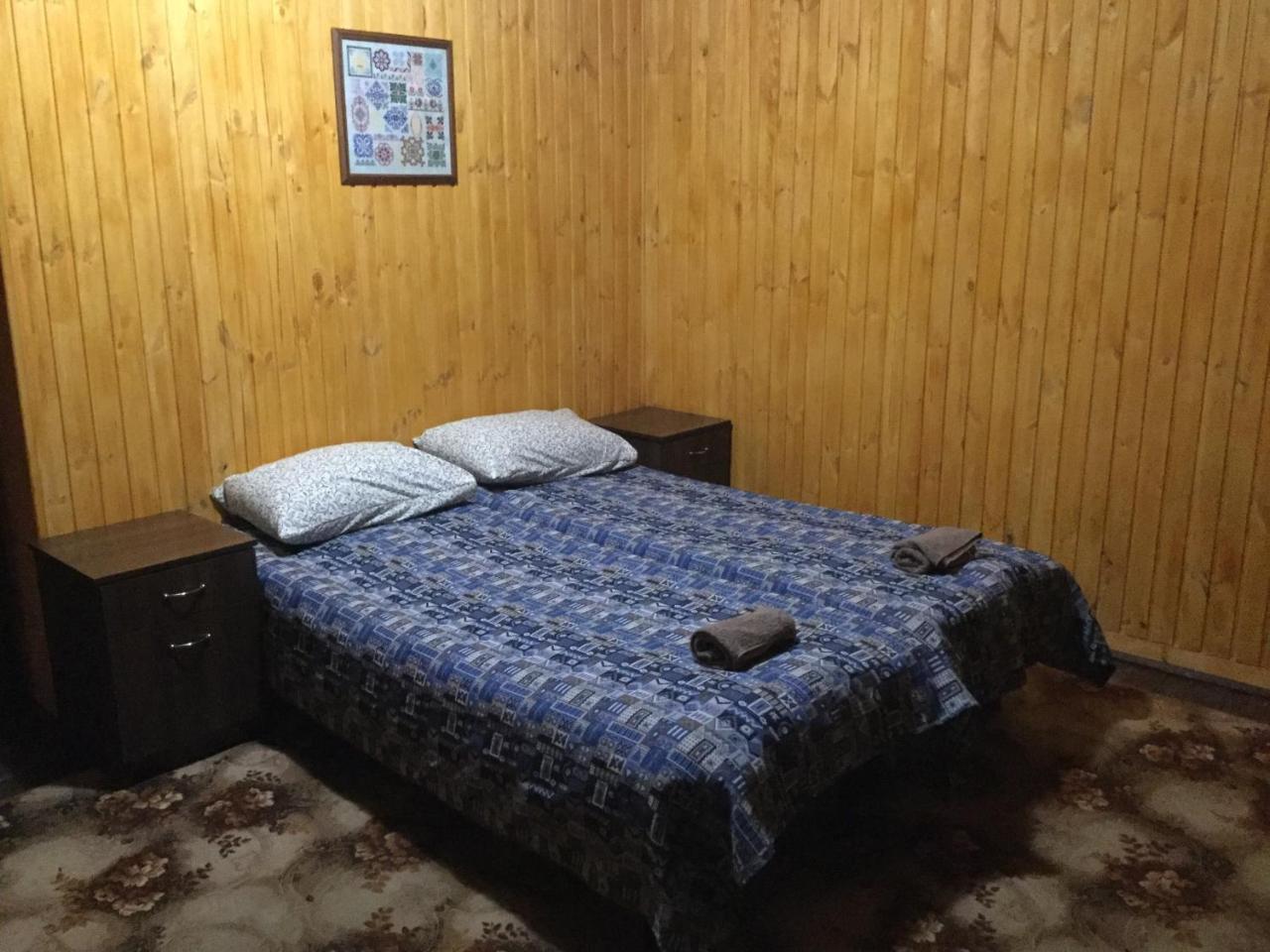 Тримісний номер зі спільною ванною кімнатою