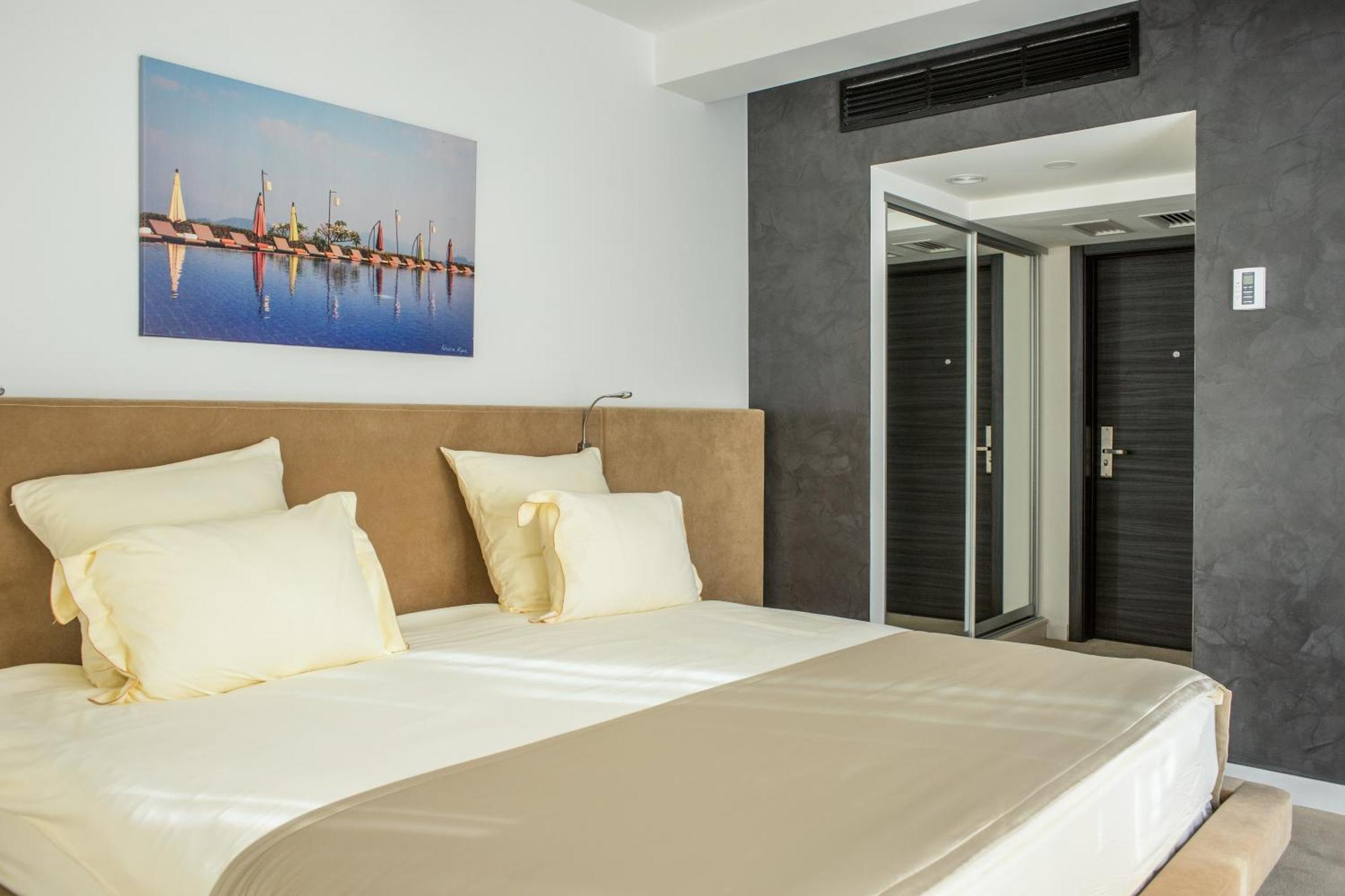 Large Double or Twin Room