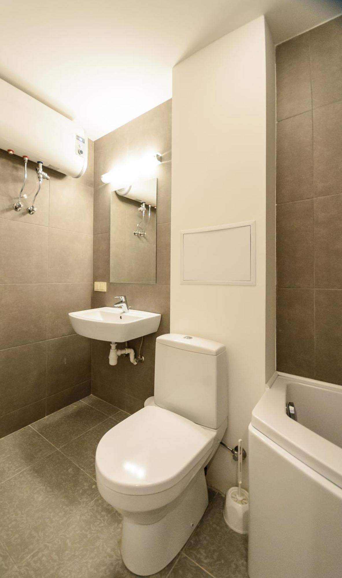 Spacious Studio Apartment with Balcony