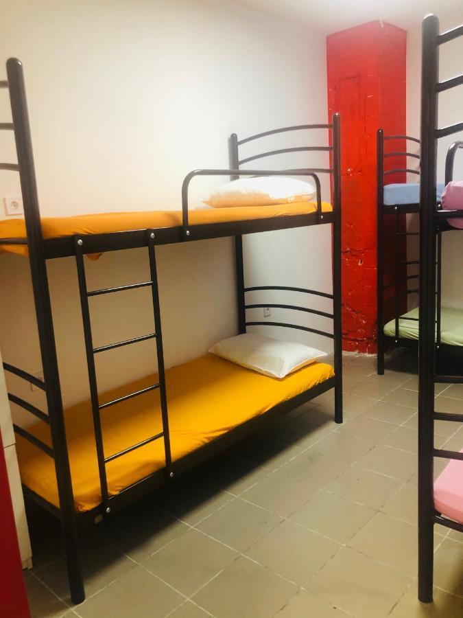 Cama en habitación compartida de 8 camas