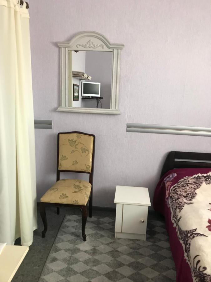 Двомісний номер зі спільною ванною кімнатою