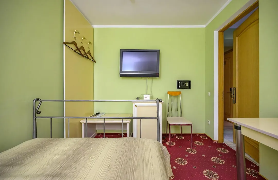 Gostiniy Dvor-1