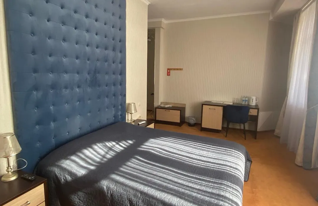 In Hotel-1