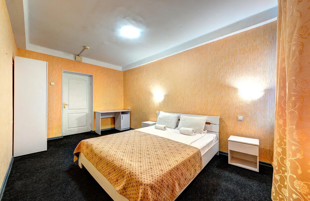 Holosiyvsky Hotel-1