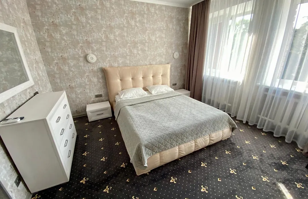 Hotel Prydesnyansky-1