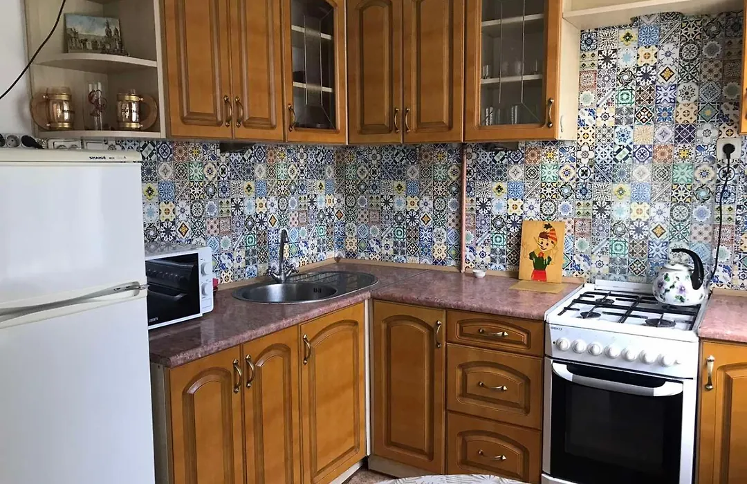 Зі СВІТЛОМ Shevchenka Guest House от 600гр 1-2-3к квартири 096-55-48-111 біля Академії-1