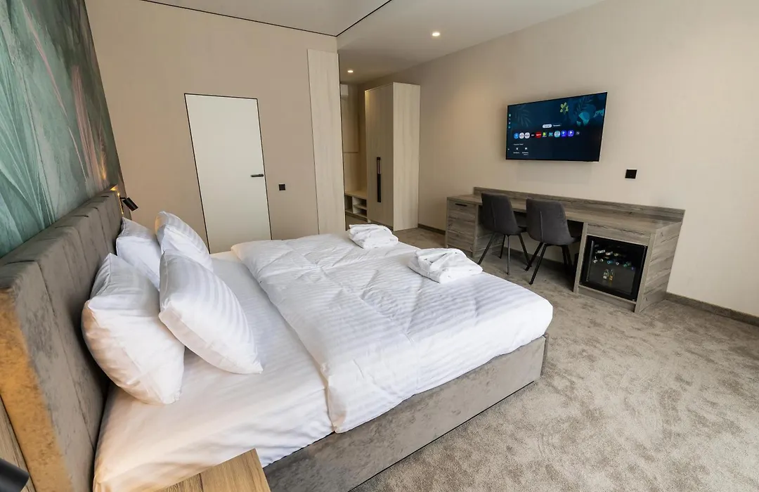 Hotel Oasis-1