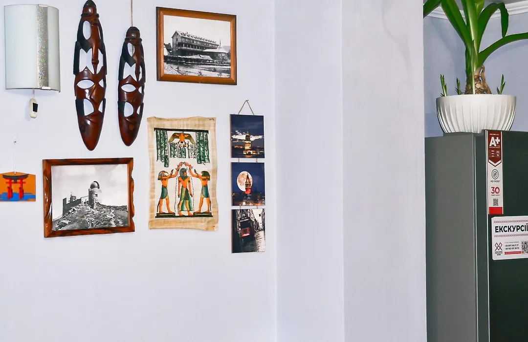 Guest House Mandrivnyi Rooms&Apartments-1