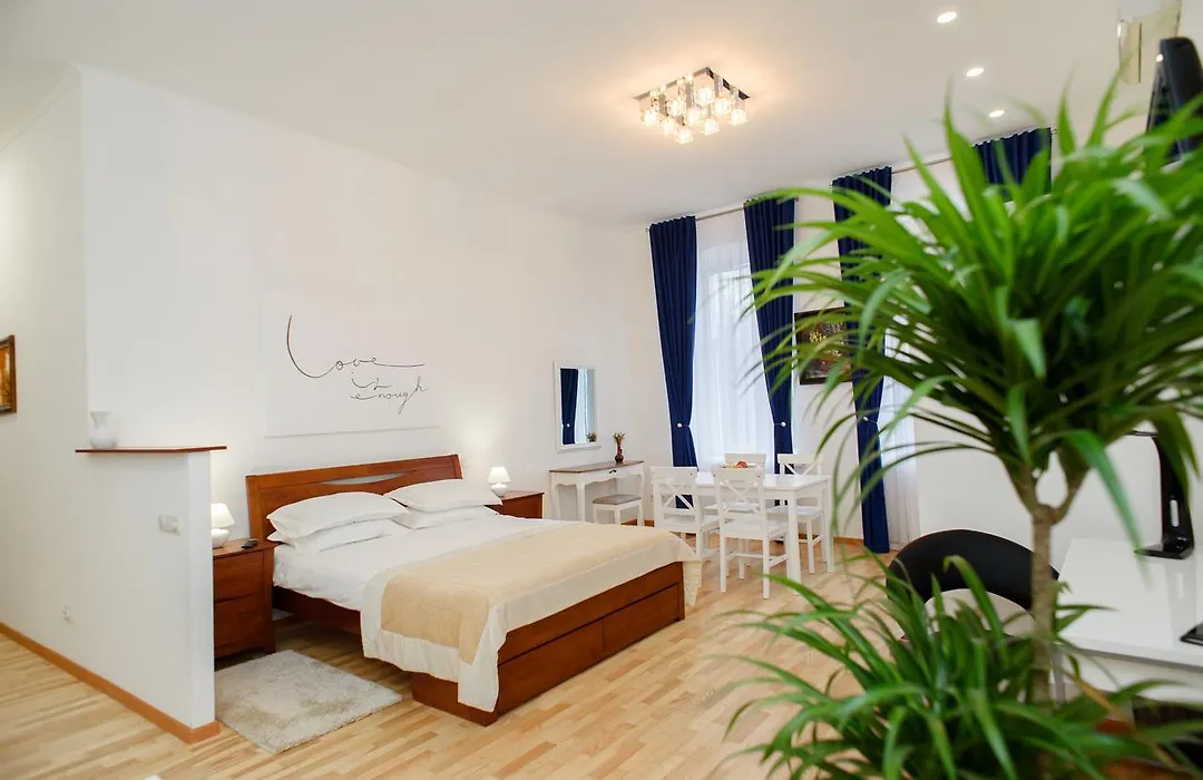 M&M Aparthotel Vip-1