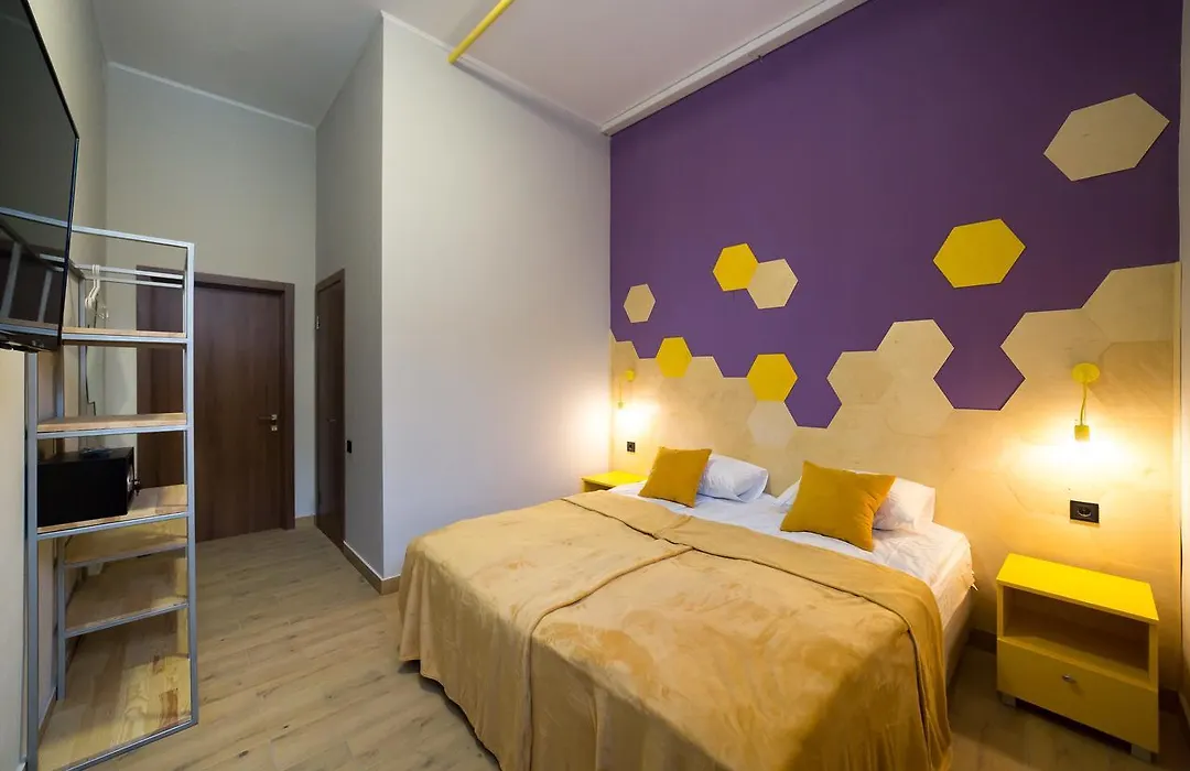 Hotel Bee Station-1