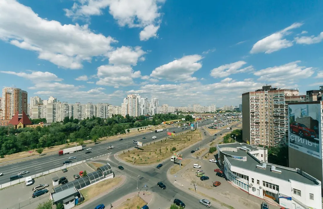 Apartment Poznyaky-Bazhana-1