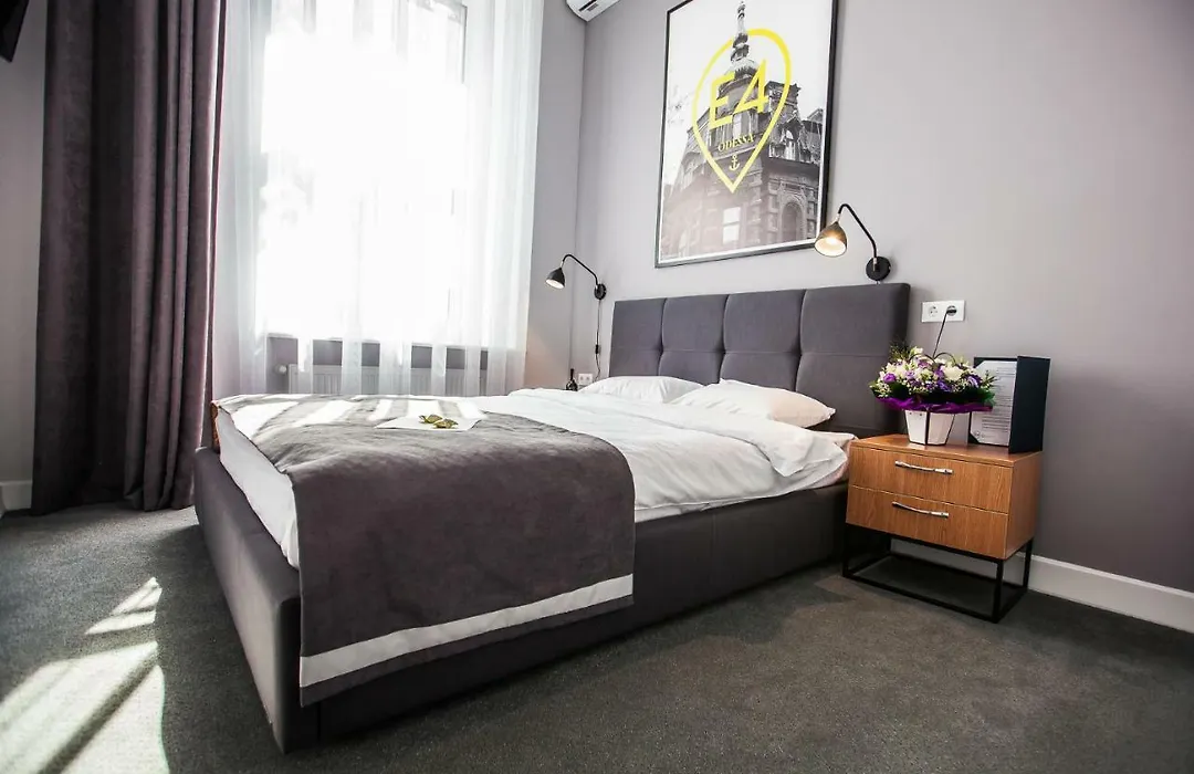 E4 Hotel-1