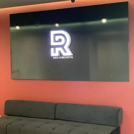Red Cube Hotel-3