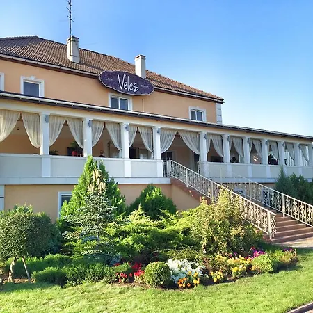 Veles-3