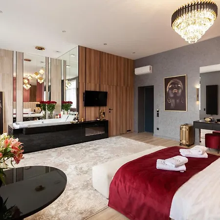 Aristo Jacuzzi Hotel-3