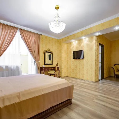 Gostiniy Dvor-3