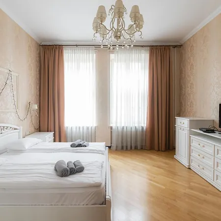 Apartments Justlvivit At The Rynok Square-2