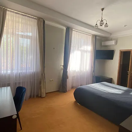 In Hotel-3