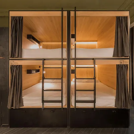 Globe Runner Rooms & Dorms-3