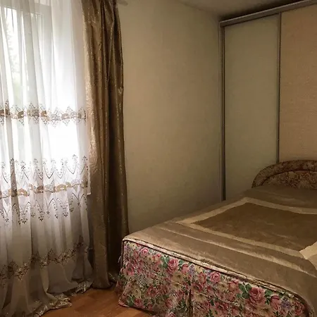 Зі СВІТЛОМ Shevchenka Guest House от 600гр 1-2-3к квартири 096-55-48-111 біля Академії-3