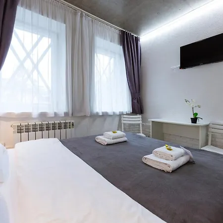 Smart Hotel Rooms Near Metro 24/7-3