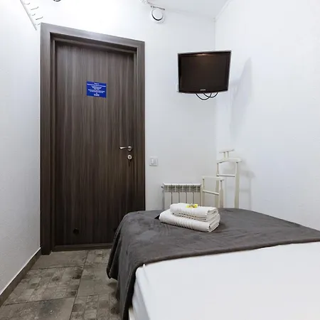 Smart Hotel Rooms Near Metro 24/7-2