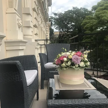 Apartment Bunina 8-3