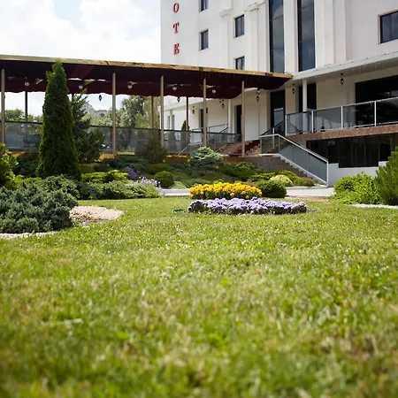 Garden Hall-3