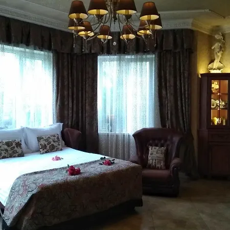 Apart-Otel' Na Cherkasskoi-3