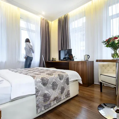 Bonapart Hotel By Uhm-3