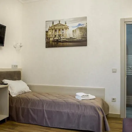 Mini Hotel Barvy Lvova On Hnatyuka St.-2